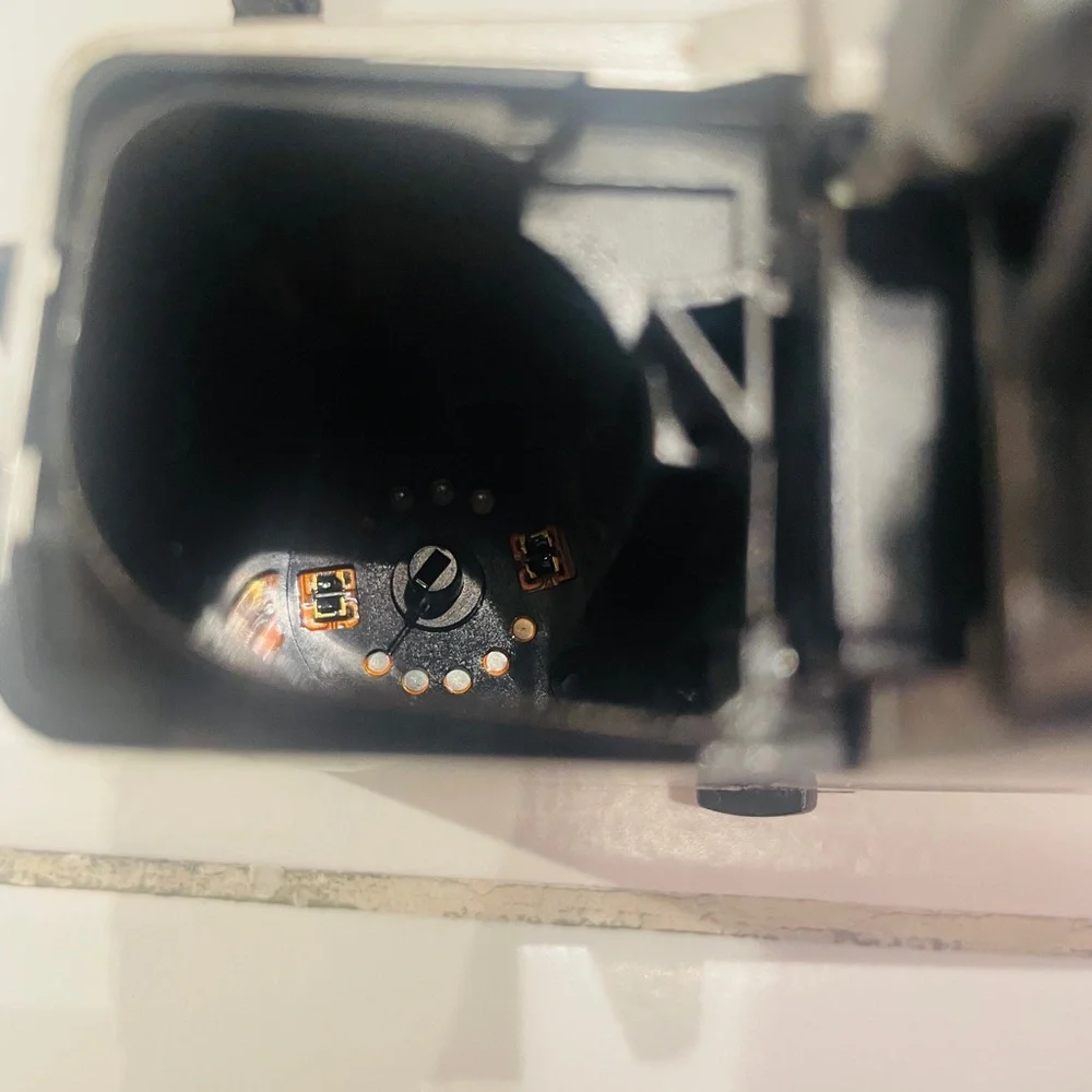 Canon ELPH LT 260 in Metallic Silver